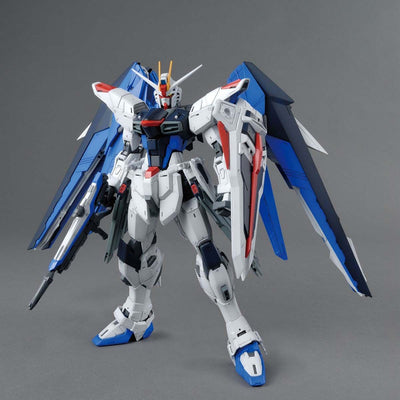 2316367 5061611 Bandai MG 1/100 ZGMF-X10A Freedom Gundam 2.0 Model Kit 4573102616111