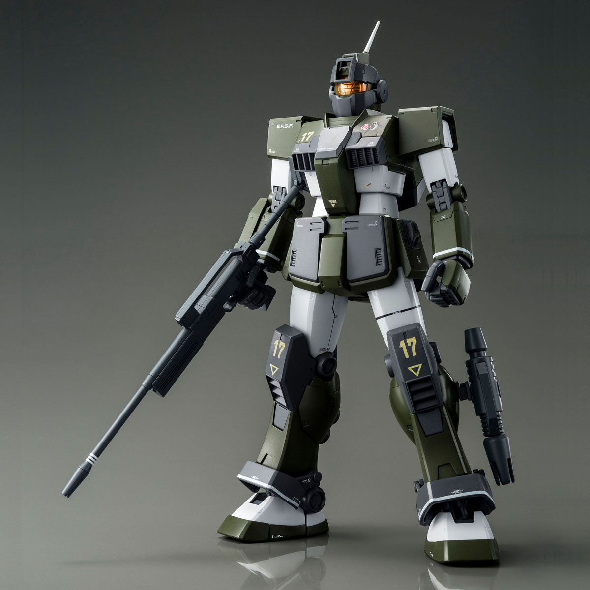 2390744 Bandai Premium Bandai MG 1/100 RGM-79SC GM Sniper Custom (Tenneth A. Jung) Model Kit