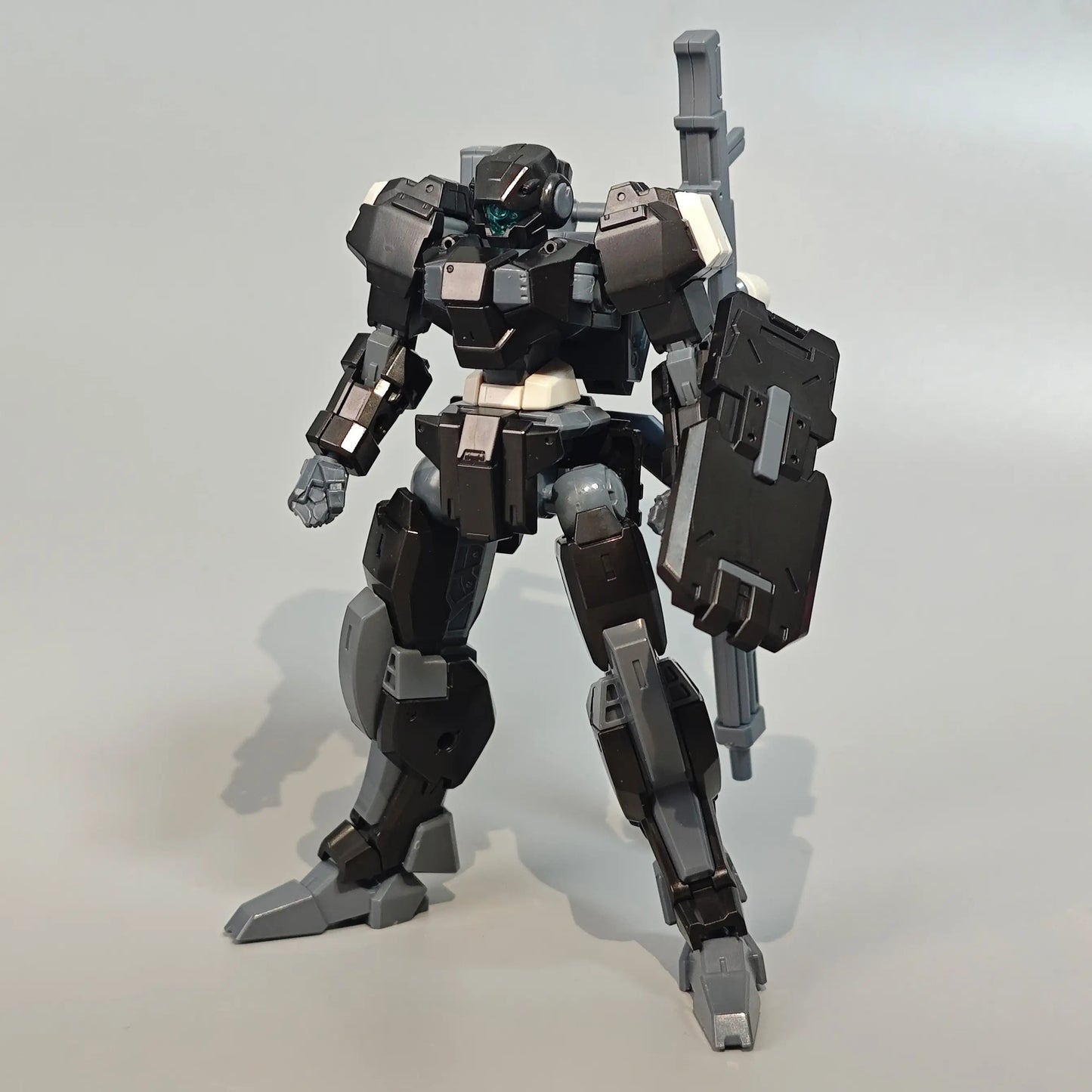 SHL57113 Sheik Mainland 1/144 Ultra Action Trooper V-gilante (Black) Model Kit 6976567571137