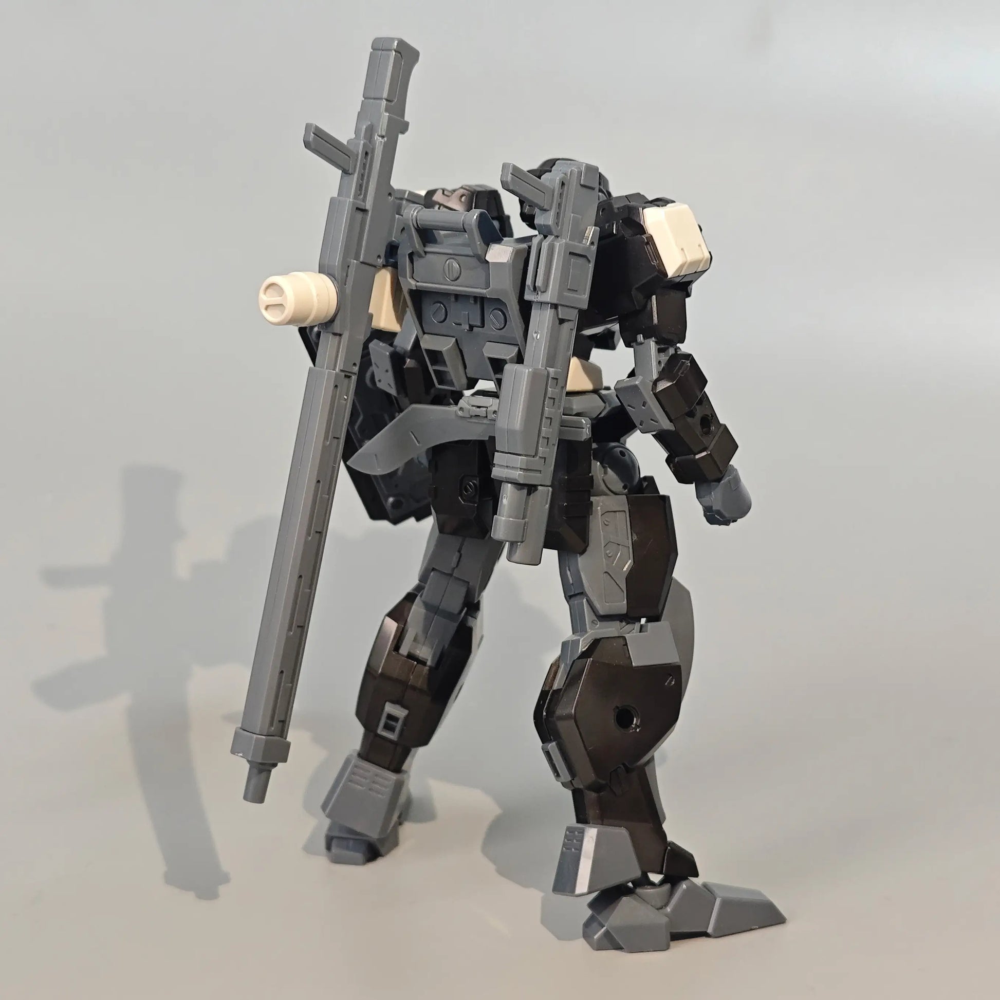 SHL57113 Sheik Mainland 1/144 Ultra Action Trooper V-gilante (Black) Model Kit 6976567571137