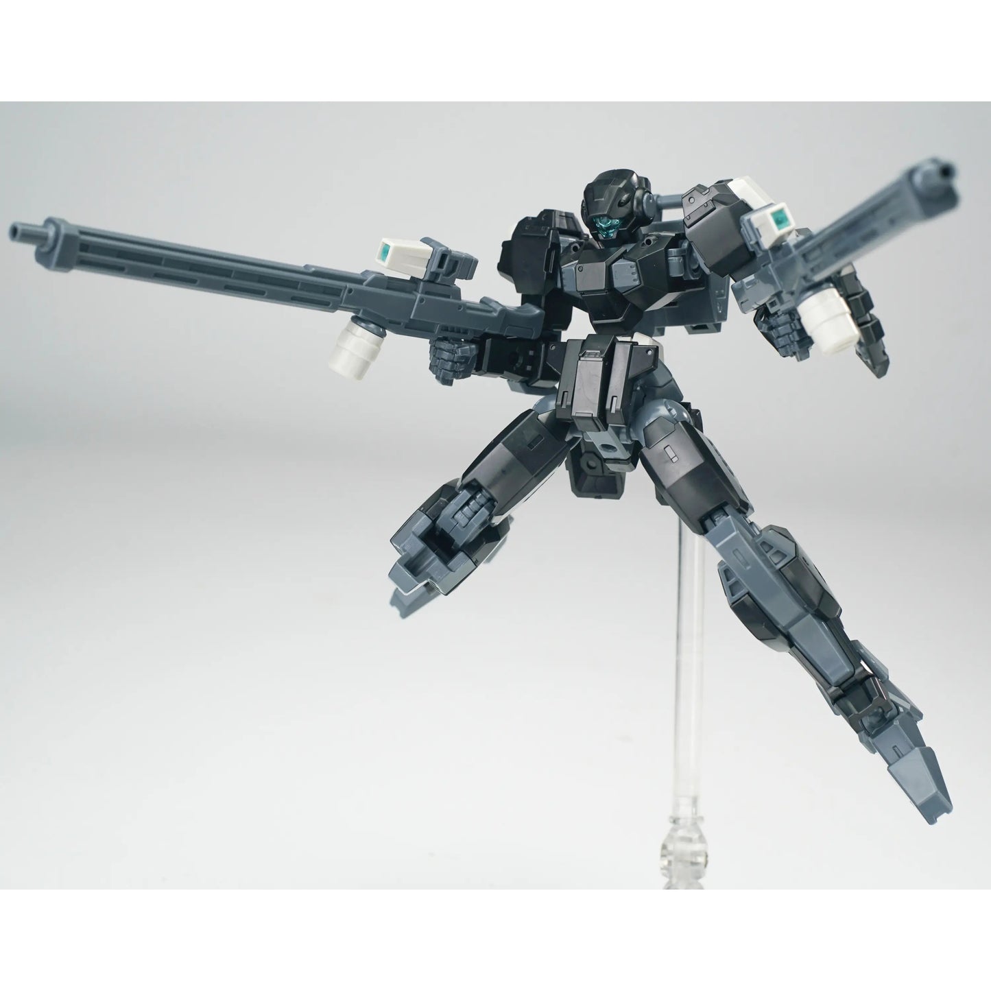 SHL57113 Sheik Mainland 1/144 Ultra Action Trooper V-gilante (Black) Model Kit 6976567571137