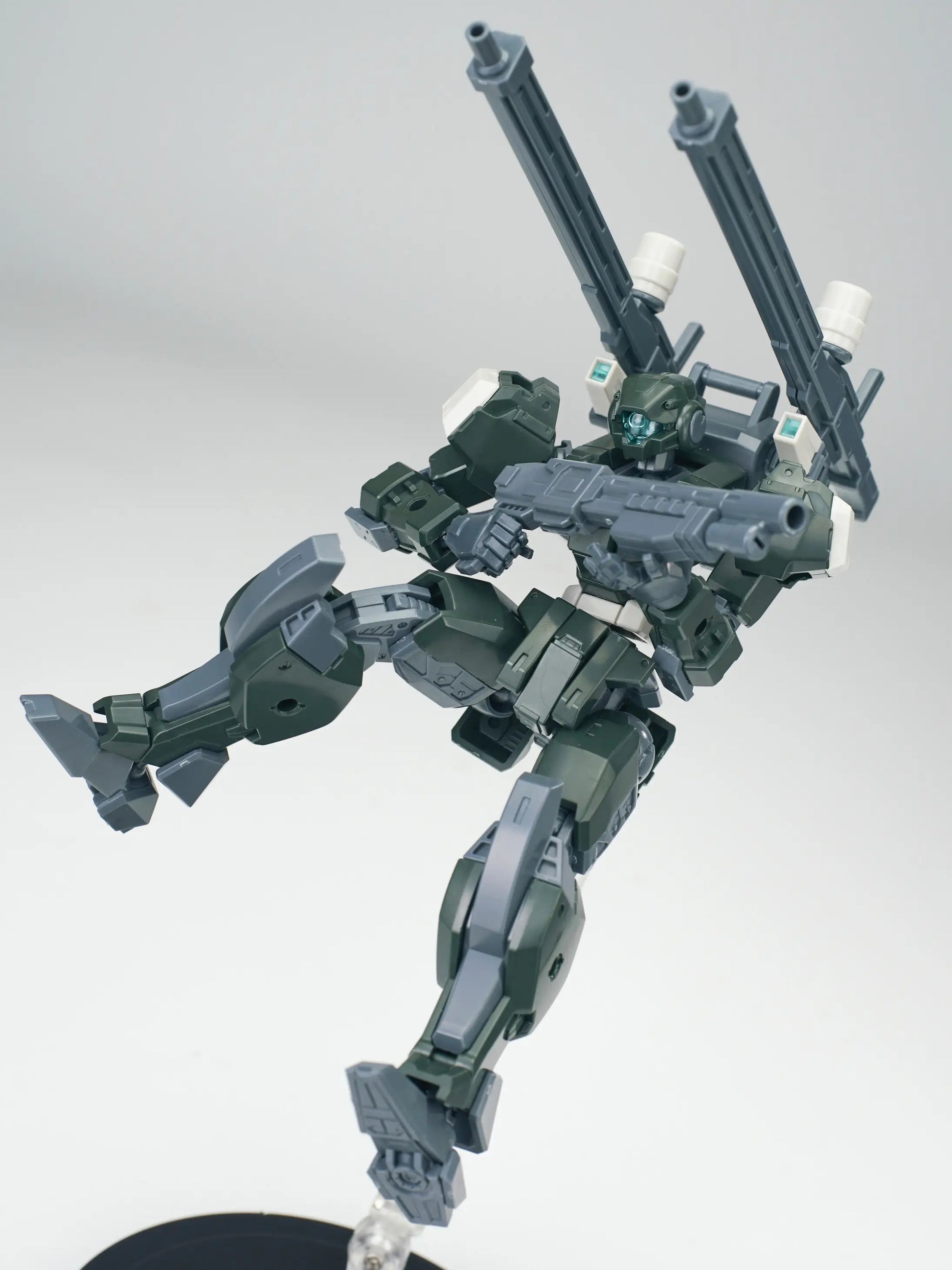 SHL57115 Sheik Mainland 1/144 Ultra Action Trooper: V-gilante (Green) Model Kit 6976567571151
