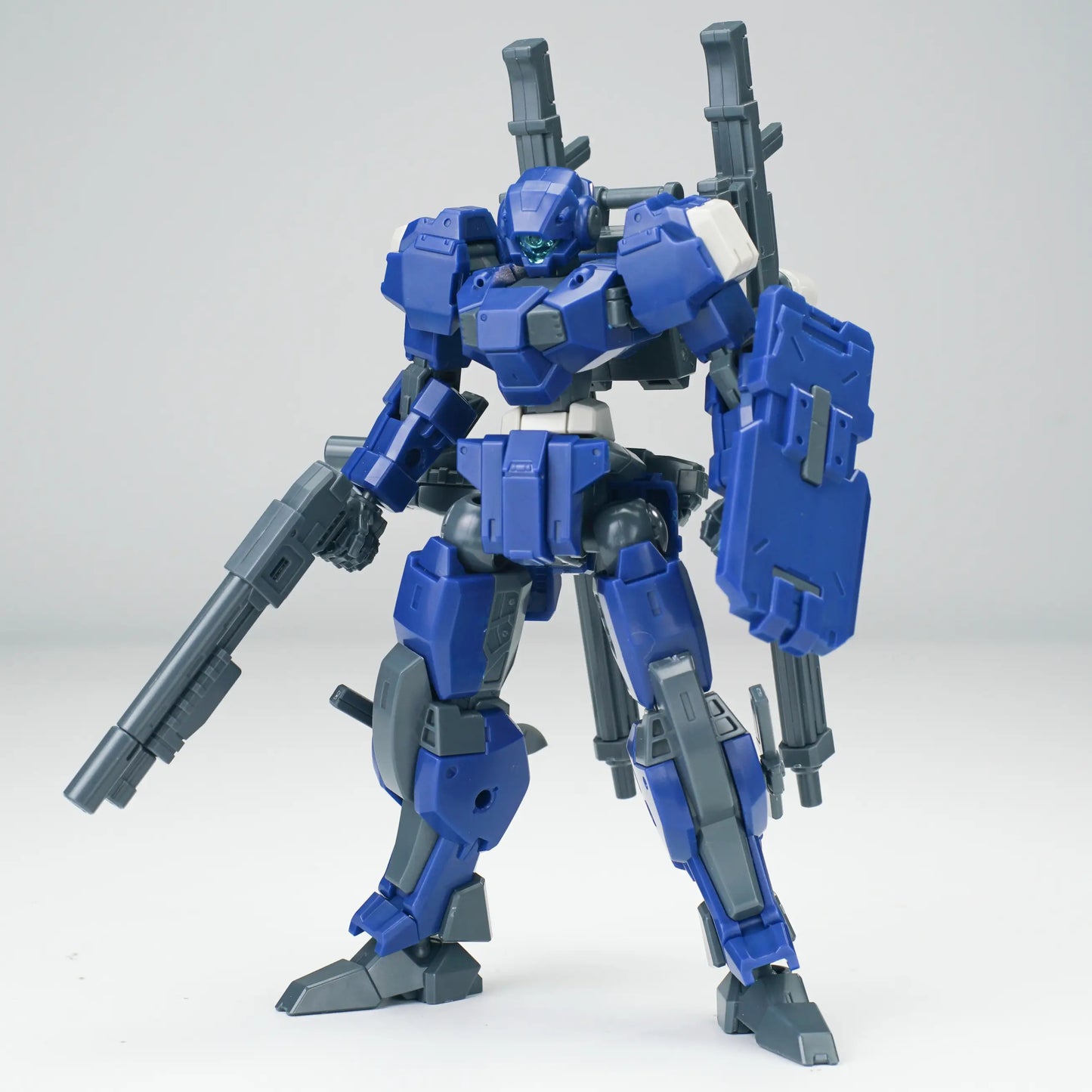 Sheik Mainland 1/144 Ultra Action Trooper V-gilante (Blue) Model Kit