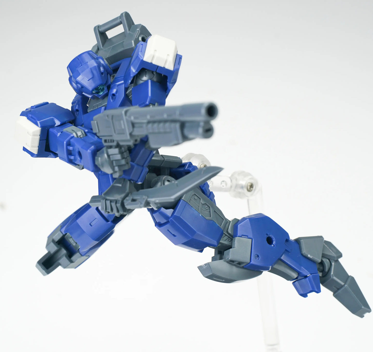 Sheik Mainland 1/144 Ultra Action Trooper V-gilante (Blue) Model Kit