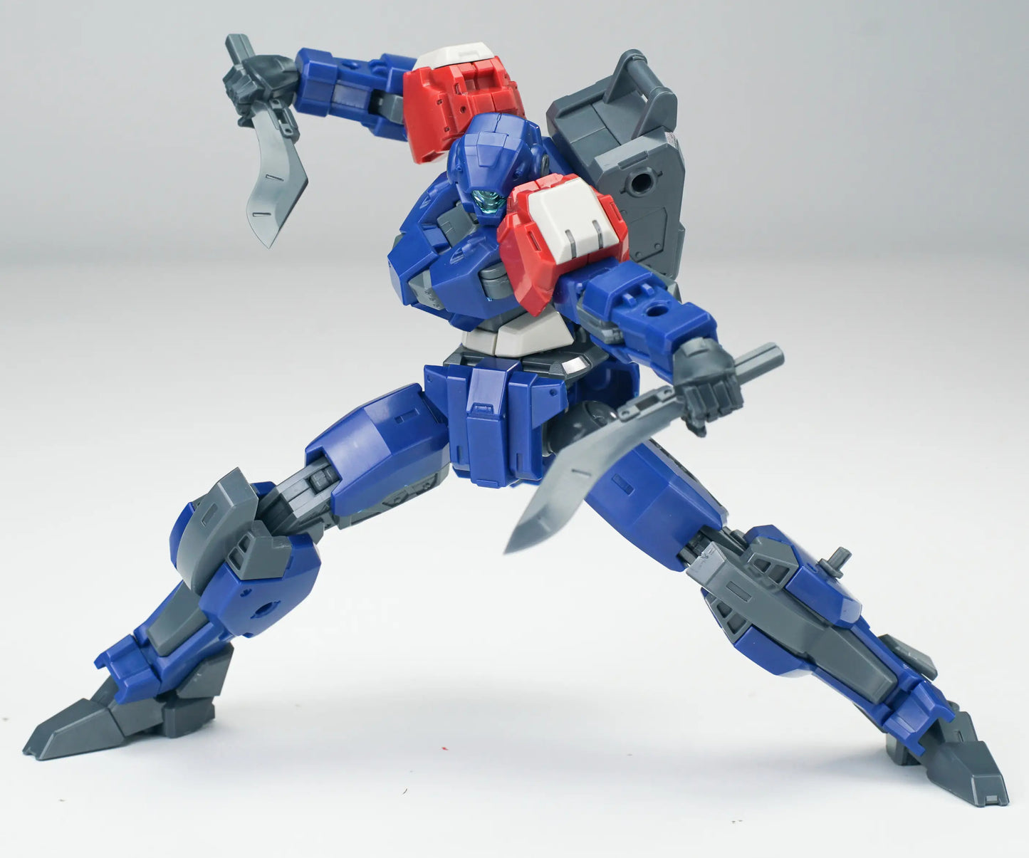 Sheik Mainland 1/144 Ultra Action Trooper V-gilante (Blue) Model Kit
