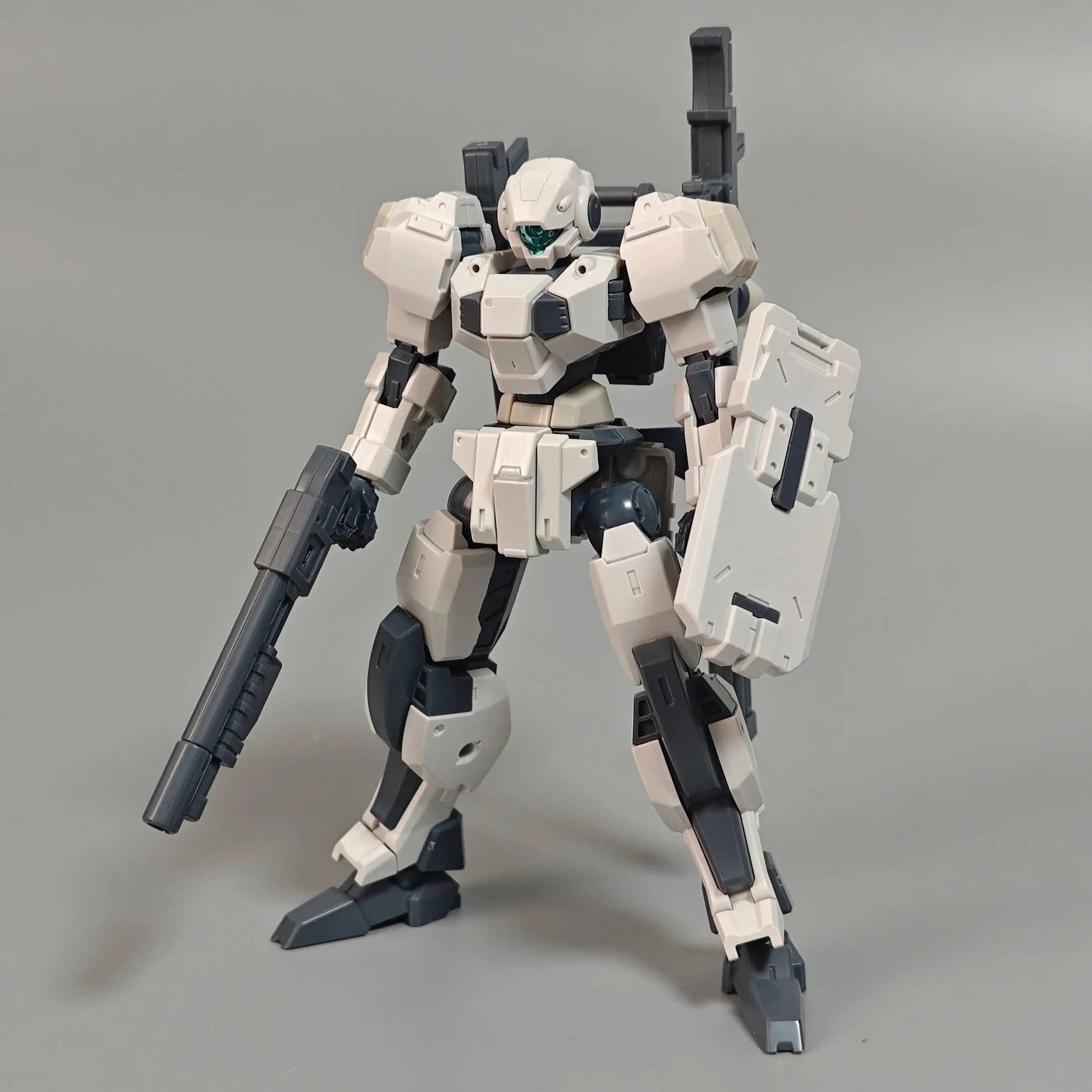 SHL57117 Sheik Mainland 1/144 Ultra Action Trooper V-gilante (White) Model Kit 6976567571175
