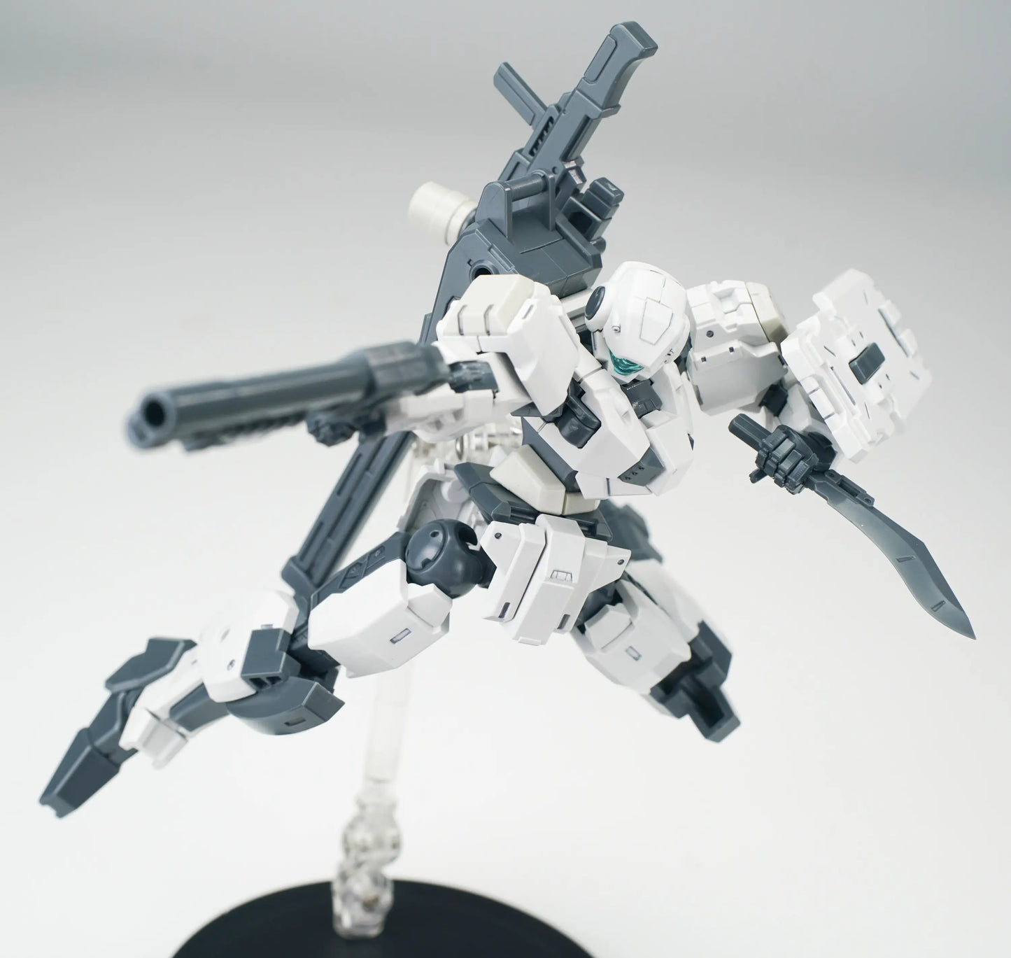 SHL57117 Sheik Mainland 1/144 Ultra Action Trooper V-gilante (White) Model Kit 6976567571175