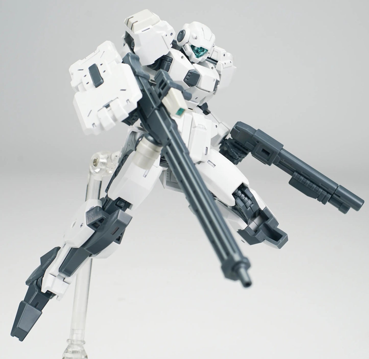 SHL57117 Sheik Mainland 1/144 Ultra Action Trooper V-gilante (White) Model Kit 6976567571175