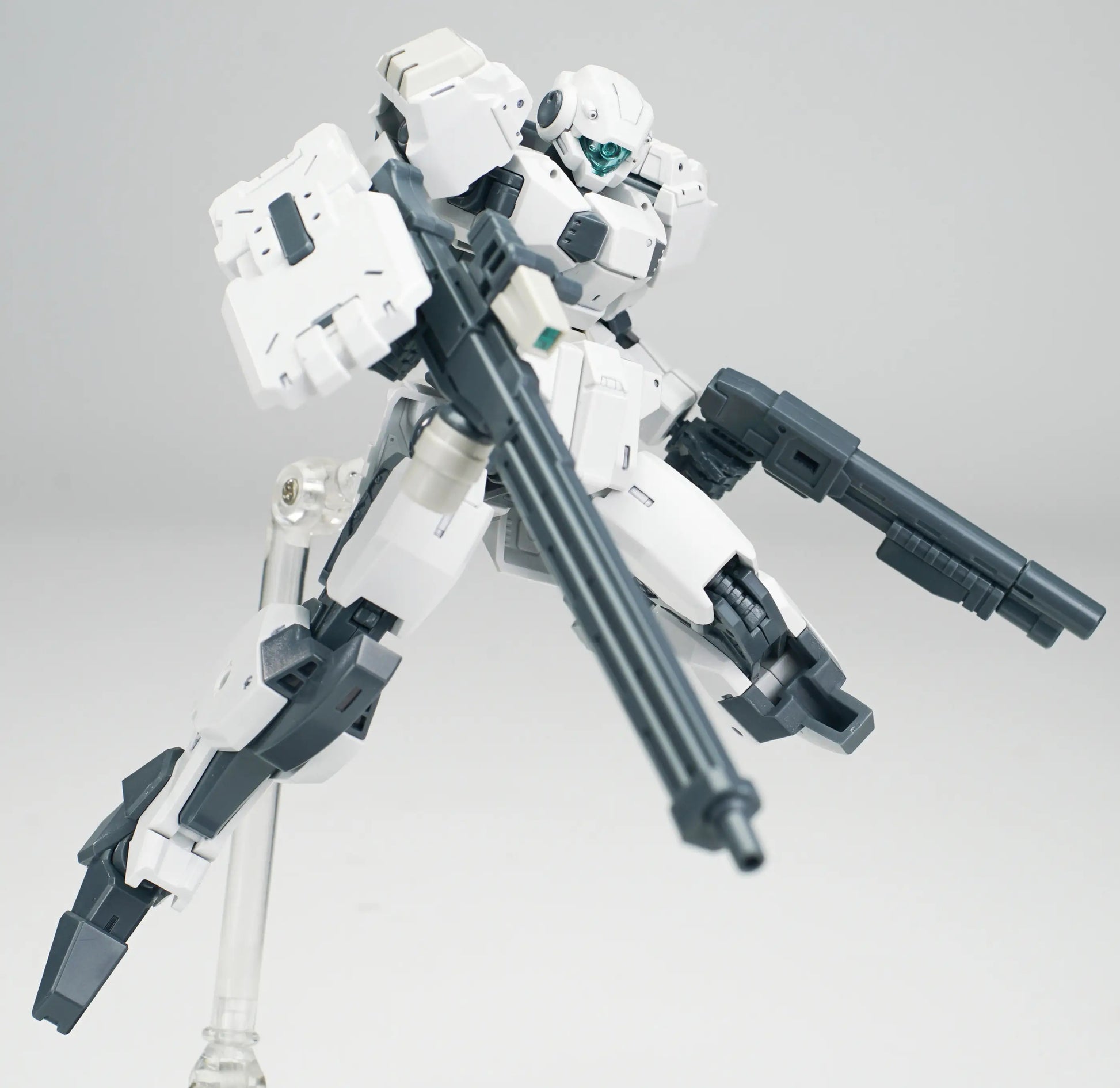 SHL57117 Sheik Mainland 1/144 Ultra Action Trooper V-gilante (White) Model Kit 6976567571175