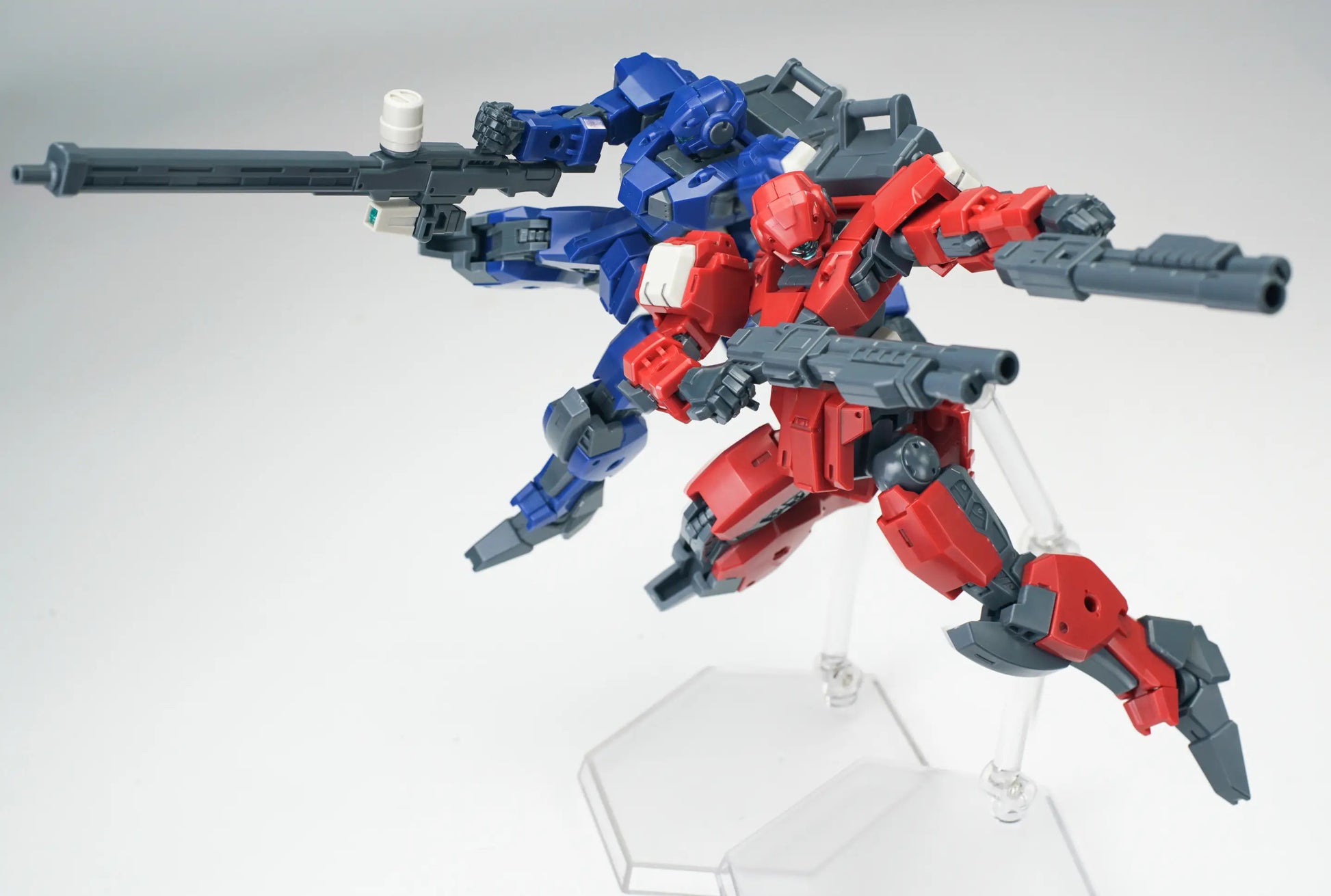 SHL57118 Sheik Mainland 1/144 Ultra Action Trooper V-gilante (Red) Model Kit 6976567571182